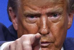 25日、オランダ・ハーグで開かれたNATO首脳会議で記者会見するトランプ米大統領(ロイター=共同)