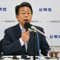 　記者会見する公明党の西田幹事長＝１日午前、東京都千代田区