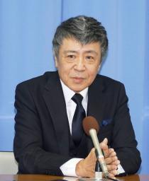 　記者会見で参院選への出馬を表明する世良公則氏＝１日午後、大阪府庁