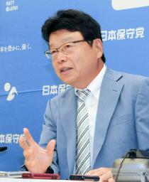 　参院選比例代表で日本保守党から立候補することを表明する北村晴男氏＝１日午後、国会