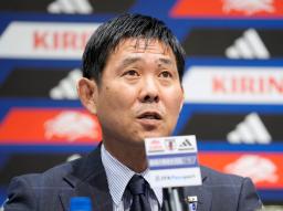 　サッカー東アジアＥ―１選手権に臨む日本代表を発表し、記者会見する森保監督＝３日、千葉市内
