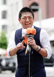 参院選が公示され、街頭演説する参政党の神谷代表=3日午前、東京・銀座