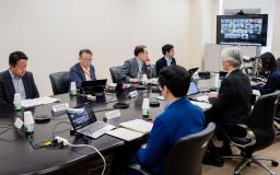 　鹿児島県のトカラ列島の地震を受けて開かれた地震調査委員会の臨時会合＝４日午後、東京都千代田区
