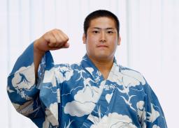 　新弟子検査を終え、ポーズをとる川上竜昌＝７日、名古屋市