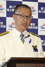 第2管区海上保安本部の本部長に就任し、記者会見する白崎俊介氏=7日午後、宮城県塩釜市