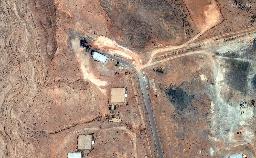 米軍空爆後に、破壊されたトンネル入り口を示す衛星写真=6月、イラン中部イスファハンの核施設(マクサー・テクノロジーズ提供、ロイター=共同)