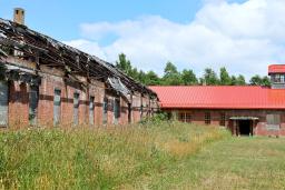 2日間の一般公開が始まった通称「稚内赤れんが通信所」=12日午後、北海道稚内市