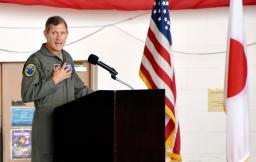 米軍嘉手納基地の司令官に就任したジョン・ギャレモア准将=14日午前、沖縄県