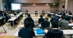 山口県山陽小野田市で開かれた、全線運休が続くJR美祢線を巡る協議会の会合=16日午後