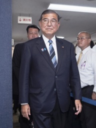 メディアのインタビューに臨む自民党総裁の石破首相=20日9時53分、東京・永田町の党本部