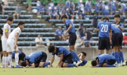 　ＰＫ戦の末、神村学園に敗れた大津イレブン＝Ｊヴィレッジ