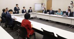 国会で開かれた野党の政策責任者会議=4日午後