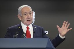 　記者会見するイスラエルのネタニヤフ首相＝１０日、エルサレム（ＡＰ＝共同）