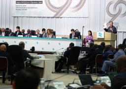 　第９回「アフリカ開発会議（ＴＩＣＡＤ）」の閉会式で、あいさつする石破首相（奥右端）＝２２日午前、横浜市（代表撮影）