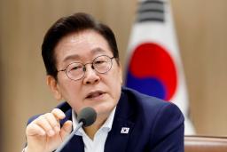 22日、ソウルの韓国大統領府で開いた会議で発言する李在明大統領(聯合=共同)