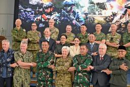 25日、ジャカルタで、合同演習「スーパーガルーダシールド」の開始式に集まった各国の軍幹部ら(共同)