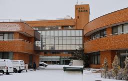 　青森県八戸市の「みちのく記念病院」＝２月