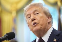 宇宙統合軍司令部の移転に関して話すトランプ米大統領=2日、ワシントンのホワイトハウス(AP=共同)