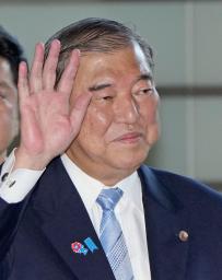 　首相官邸に入る石破首相＝３日午前