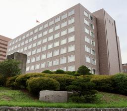 　北海道・知床半島沖の観光船沈没事故で乗客家族らが運航会社などに損害賠償を求めた訴訟の第３回口頭弁論が開かれた札幌地裁＝４日午後
