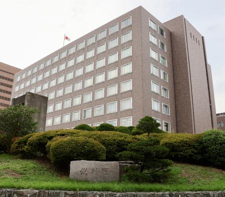 　北海道・知床半島沖の観光船沈没事故で乗客家族らが運航会社などに損害賠償を求めた訴訟の第３回口頭弁論が開かれた札幌地裁＝４日午後