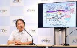 　記者会見する気象庁の異常気象分析検討会会長の中村尚東大名誉教授＝５日午後、気象庁