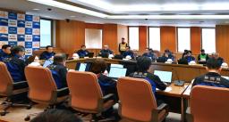 　静岡県庁で開かれた台風１５号に伴う被害に関する会議＝８日午前