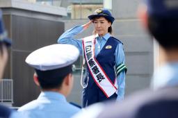 　大阪・南署の一日署長に就任した高島礼子さん＝８日午前、大阪市中央区