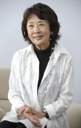 　２０１０年６月、取材に応じる吉行和子さん