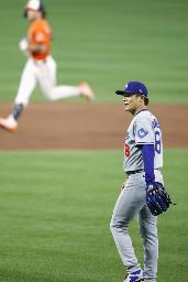 無安打無得点試合まであと1人の場面で本塁打を浴びたドジャース・山本=6日、ボルティモア