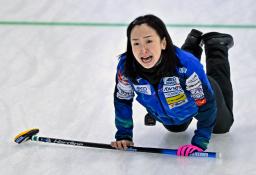 　プレーオフのフォルティウス戦、指示を出すロコ・ソラーレの藤沢＝稚内市みどりスポーツパーク