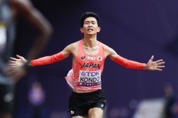 男子マラソン ゴールに向かう近藤亮太=国立競技場
