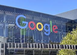 米グーグル本社のロゴ=2024年8月、カリフォルニア州マウンテンビュー