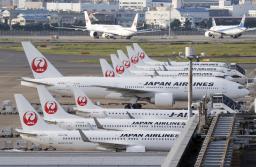 羽田空港に駐機する日航機=2020年10月