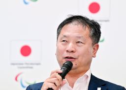 スポーツ庁長官に就任が決まり、記者会見する河合純一氏=19日午後、東京都中央区