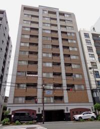 「ケアラボ」が入るビル=2024年6月、大阪市