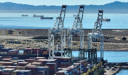 　米カリフォルニア州の貿易港＝２０２２年（ゲッティ＝共同）