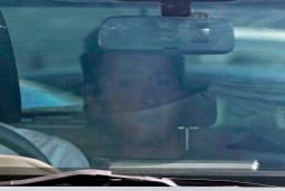 　送検される平晴流容疑者＝２７日午後１時、和歌山東署