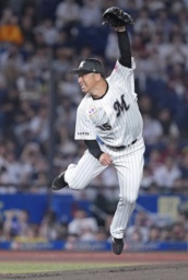 　楽天戦に先発したロッテ・美馬＝ＺＯＺＯマリン