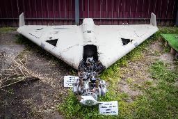 　ロシアがウクライナ首都キーウ攻撃で使ったイラン製無人機「シャヘド１３６」の残骸＝２０２３年（ゲッティ＝共同）