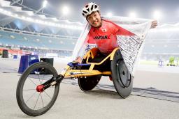 　パラ陸上の世界選手権の男子４００メートル（車いすＴ５２）で優勝した佐藤友祈＝ニューデリー（日本パラ陸連提供・共同）