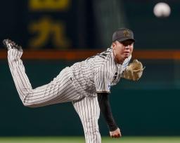 　ヤクルト戦に先発した阪神・村上＝甲子園