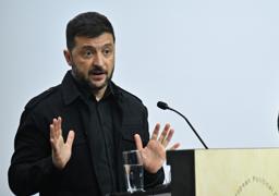 　２日、コペンハーゲンで記者会見するウクライナのゼレンスキー大統領（ゲッティ＝共同）