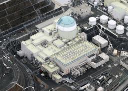 　四国電力伊方原発３号機＝２０２３年１２月、愛媛県伊方町（共同通信社ヘリから）