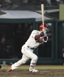 　９回楽天１死二、三塁、宗山が右前にサヨナラ打を放つ＝楽天モバイルパーク