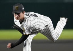 　力投する阪神・高橋＝甲子園