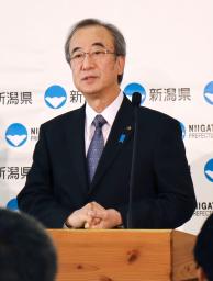 　定例の記者会見を行う新潟県の花角英世知事＝５日午前、県庁