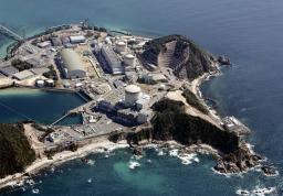　関西電力美浜原発。手前から３号機、２号機、１号機＝福井県美浜町