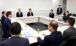 　衆院議員定数削減に向けた自民党と日本維新の会の協議＝１７日午後、国会