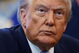 　トランプ米大統領＝１７日、ワシントンのホワイトハウス（ロイター＝共同）